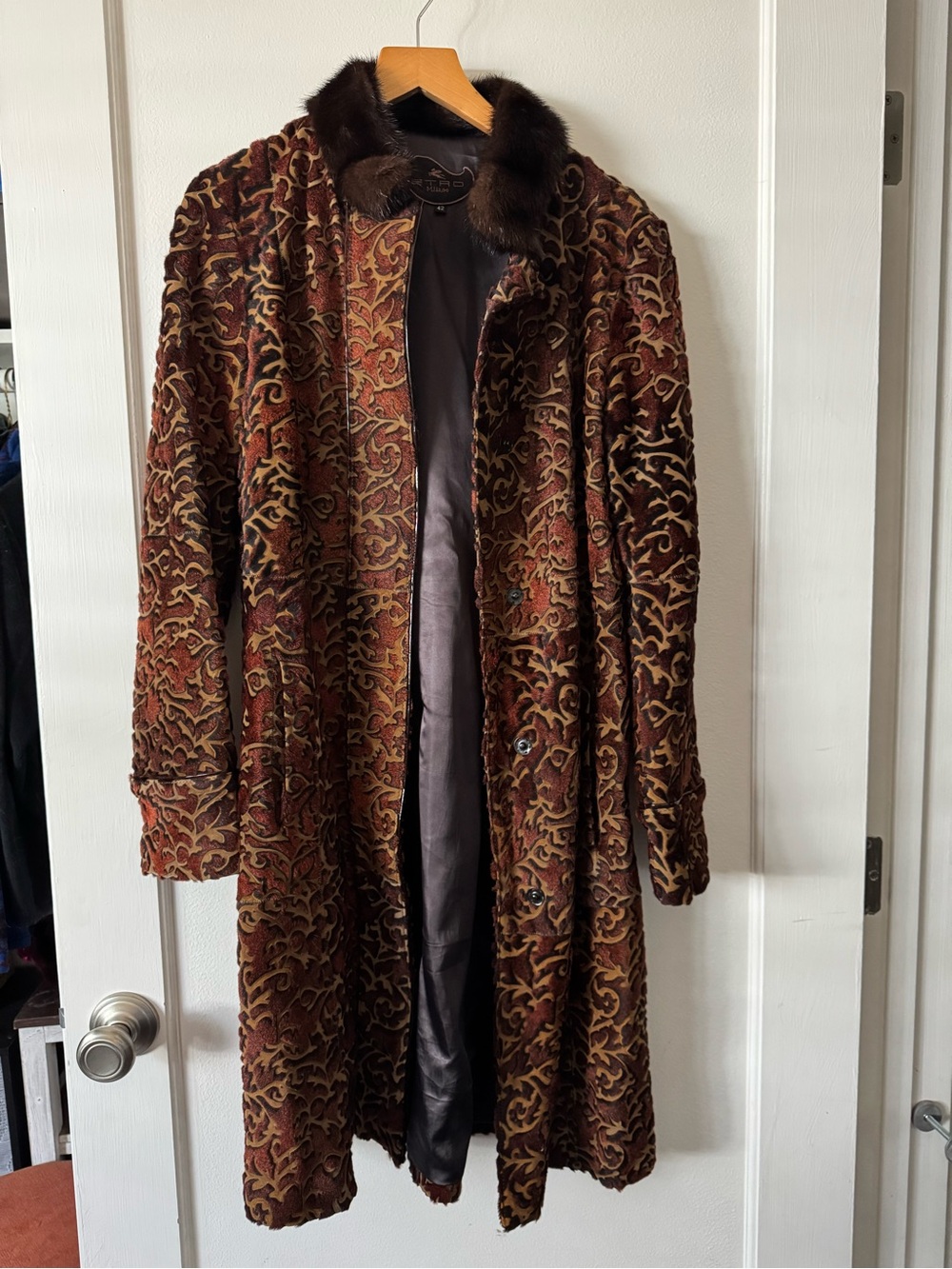 Vintage ETRO Milano Embossed Lamb Leather Coat with Genuine Mink Fur Collar